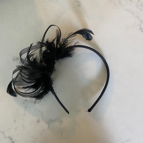 Assorted Costume Hair Accessories - Picture 3 of 9